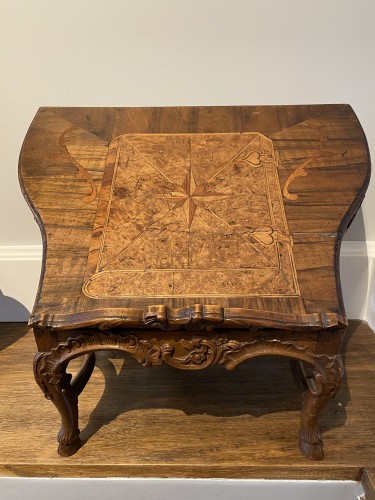 Louis XV walnut lectern - Decorative Objects Style 