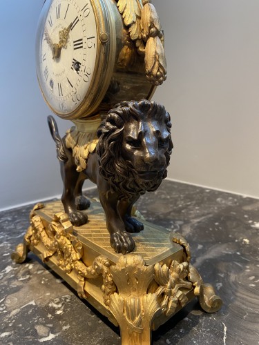 Pendule Louis XVI au lion - Horlogerie Style 