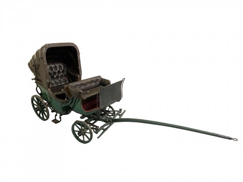 Child's carriage with hood with 6 seats