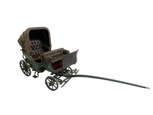 Child&#039;s carriage with hood with 6 seats