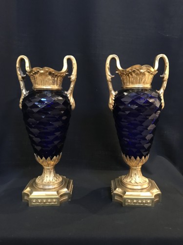 XVIIIe siècle - Paire de vases Louis XVI en verre bleu royal du Creusot