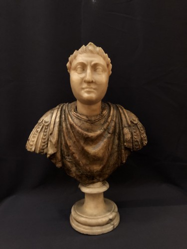Petit buste de dignitaire romain, Travail italien du XVIIe siècle - Sculpture Style 