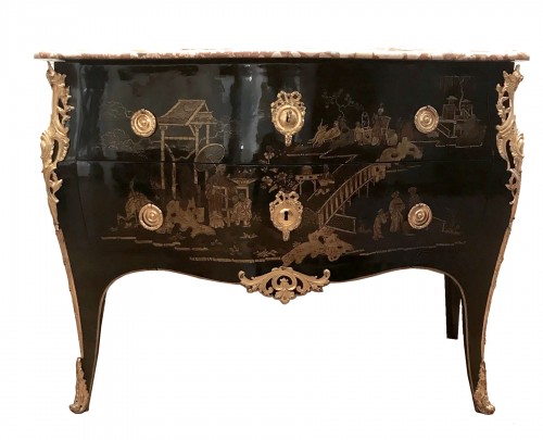 Commode Louis XV en laque européenne attribuée à Jean-Charles Ellaume