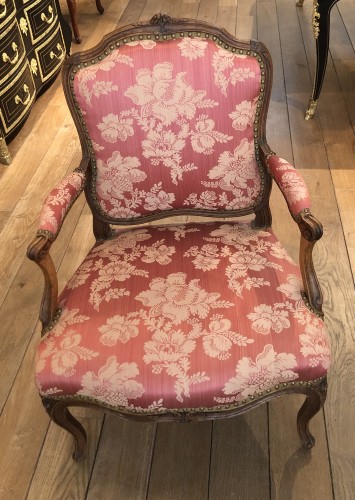 Sièges Fauteuil & Bergère - Paire de fauteuils Louis XV estampillé Jean-Baptiste Lelarge