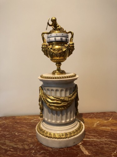 Horlogerie Pendule - Pendule vase à mécanisme annulaire d’époque Louis XVI