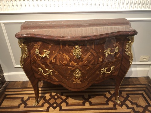 Commode Louis XV estampillé Fr. Garnier († 1774) - Mobilier Style 