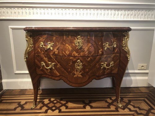 18th century - Louis XV Commode stamped Fr. Garnier († 1774)