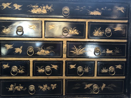 18th century - Japanese cabinet in lacquer and mother-of-pearl, Edo period