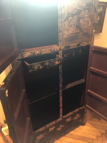 Black and gold Chinese lacquer cabinet circa 1800 - Asian Works of Art Style 
