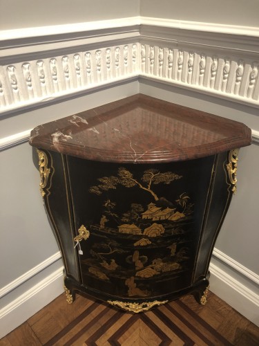 Paire d'encoignures en vernis Martin, estampillées Jean-Baptiste Saunier - Mobilier Style 