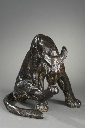 Panthère se léchant la patte - Thierry Van Ryswyck (1911-1958) - Sculpture Style Art Déco