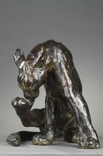 Sculpture Sculpture en Bronze - Panthère se léchant la patte - Thierry Van Ryswyck (1911-1958)