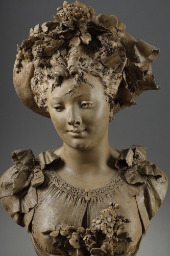 Femme au chapeau fleuri - Albert-Ernest Carrier-Belleuse (1824-1887) - Sculpture Style Napoléon III