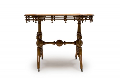 XXe siècle - Table en bois montée sur roulettes, début XXe