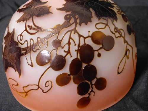 XXe siècle - Emile Gallé - Lampe champignon au motif de vigne vierge, Art nouveau
