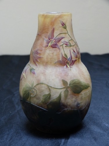 Daum Nancy - Vase aux fleurs Verre gravé et émaillé sur fond givré Art Nouveau - Galerie Vaudemont