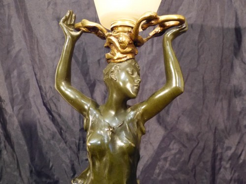 XIXe siècle - Georges de Kerveguen - Lampe Art Nouveau en bronze