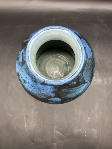 Art Déco - Jacques Blin (1920-1995) - Grand vase bleu animaux de la savane décor incisé