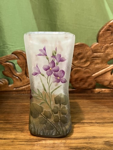 Daum - Vase Cardamine des prés en verre gravé à l’acide et émaillé - Art nouveau
