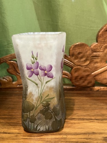 Art nouveau - Daum - Vase Cardamine des prés en verre gravé à l’acide et émaillé