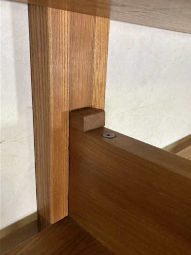 Mobilier Bibliothéque, vitrine - Étagère en orme massif attribuée à  Pierre Chapo