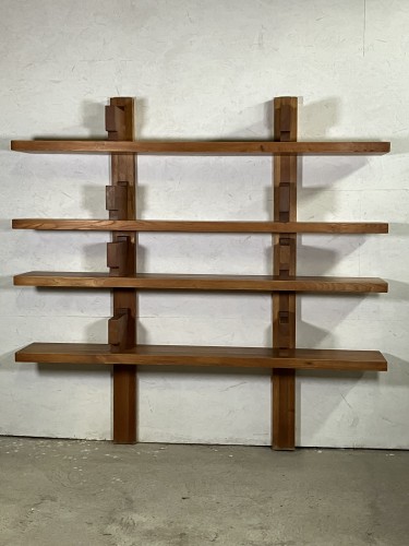 Années 50-60 - Étagère en orme massif attribuée à  Pierre Chapo