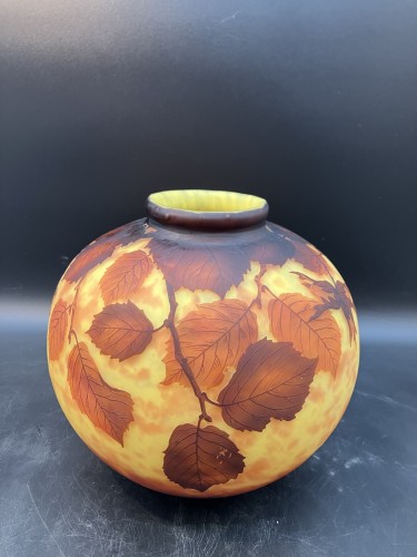 Antiquités - Daum Nancy - Vase boule Art nouveau aux noisetier