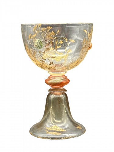 Cristallerie de Gallé - Verre à cabochons, modèle Chrysanthème créé en 1902