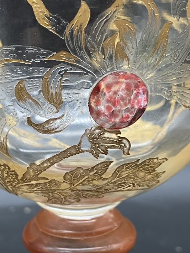 Cristallerie de Gallé - Verre à cabochons, modèle Chrysanthème créé en 1902 - Galerie Vaudemont