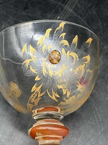 Antiquités - Cristallerie de Gallé - Verre à cabochons, modèle Chrysanthème créé en 1902