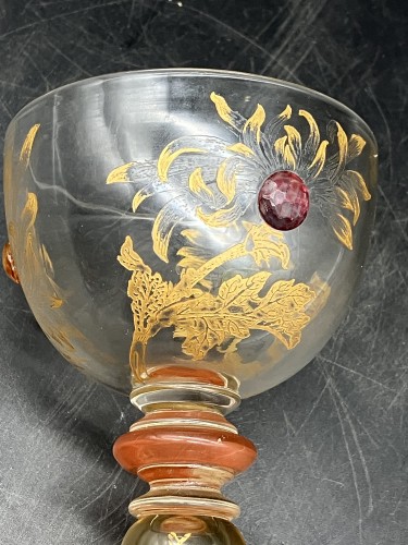Antiquités - Cristallerie de Gallé - Verre à cabochons, modèle Chrysanthème créé en 1902
