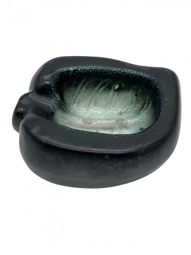 Georges Jouve (1910–1964) – Black ceramic leaf ashtray