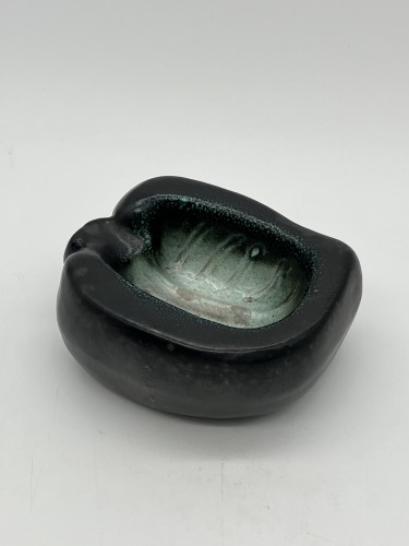Georges Jouve (1910–1964) – Black ceramic leaf ashtray - 