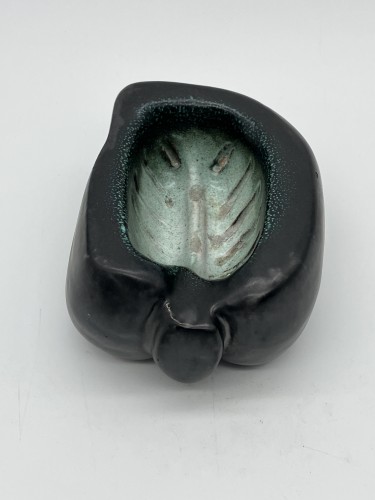 Antiquités - Georges Jouve (1910–1964) – Black ceramic leaf ashtray