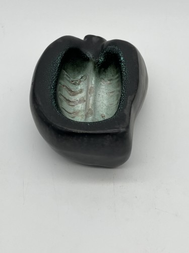 Antiquités - Georges Jouve (1910–1964) – Black ceramic leaf ashtray