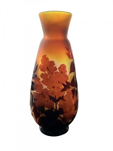 Gallé - Grand vase Opalescent aux Lilas Rouge sur fond jaune Art Nouveau