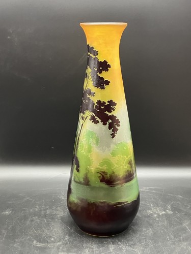 XXe siècle - Gallé - Grand vase paysage lacustre, verre multicouche gravé à l'acide