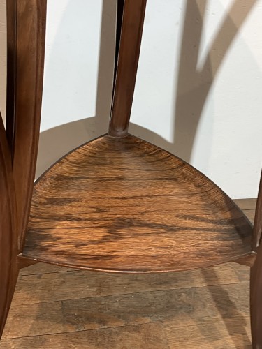 Mobilier Table & Guéridon - Louis Majorelle - Guéridon en acajou et bois de serpent Bronzes aux Sagittaires