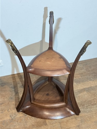 XXe siècle - Louis Majorelle - Guéridon en acajou et bois de serpent Bronzes aux Sagittaires