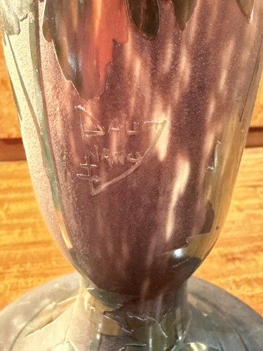 Daum Nancy - Grand vase aux ancolies en verre gravé - Verrerie, Cristallerie Style Art nouveau