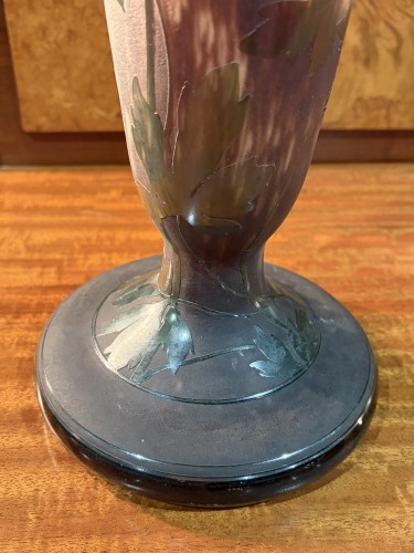 XXe siècle - Daum Nancy - Grand vase aux ancolies en verre gravé