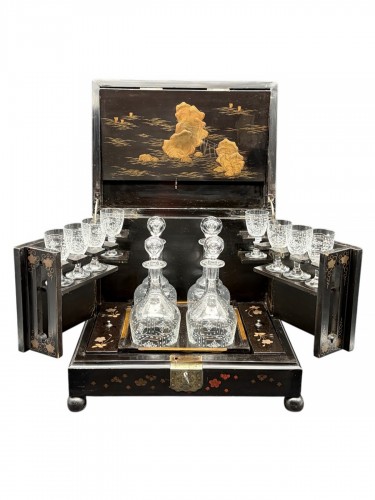 Cave à liqueur en laque et cristal taillé époque Napoléon III