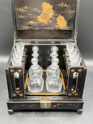 Objet de décoration Cave à liqueur - Cave à liqueur en laque et cristal taillé époque Napoléon III
