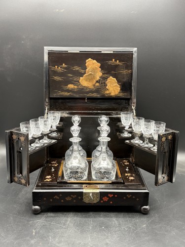 Antiquités - Cave à liqueur en laque et cristal taillé époque Napoléon III