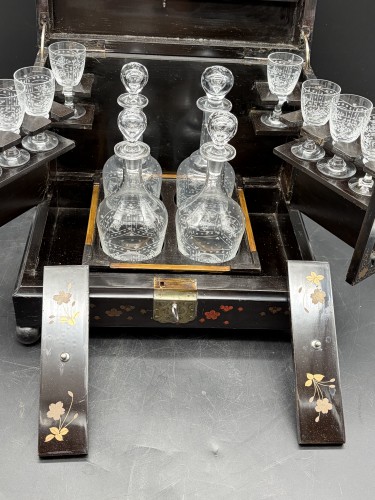 Antiquités - Cave à liqueur en laque et cristal taillé époque Napoléon III