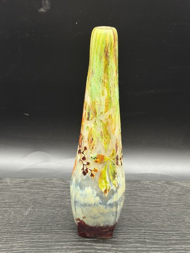 Verrerie, Cristallerie  - Daum Nancy - Vase en verre gravé et émaillé aux poudres vigne vierge