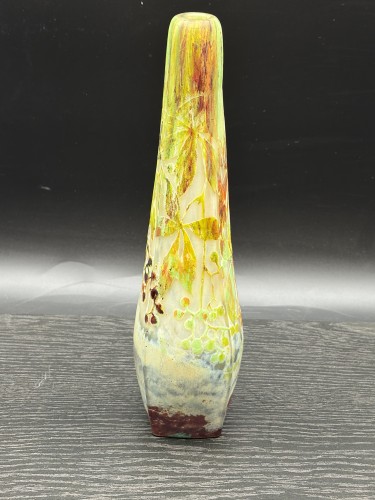 XXe siècle - Daum Nancy - Vase en verre gravé et émaillé aux poudres vigne vierge