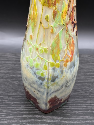 Daum Nancy - Vase en verre gravé et émaillé aux poudres vigne vierge - Art nouveau