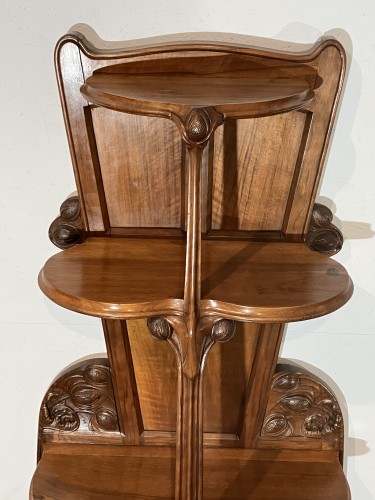 Sellette Art nouveau en noyer décor chardons - Mobilier Style Art nouveau
