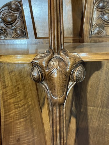 Sellette Art nouveau en noyer décor chardons - Galerie Vaudemont